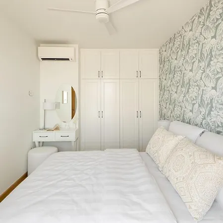 Gorgeous Exclusive Penthouse Next To The Seafront شقة *