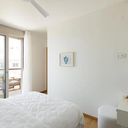 Gorgeous Exclusive Penthouse Next To The Seafront شقة