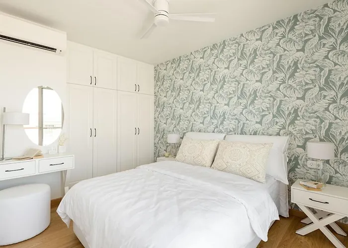 Gorgeous Exclusive Penthouse Next To The Seafront Lejlighed